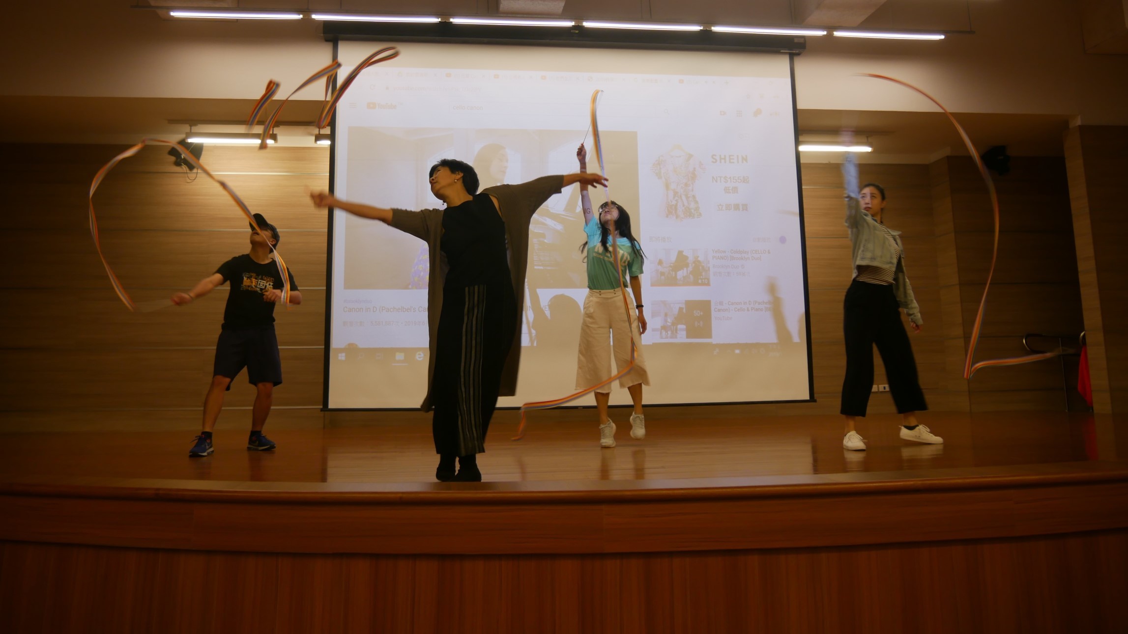 台上表演